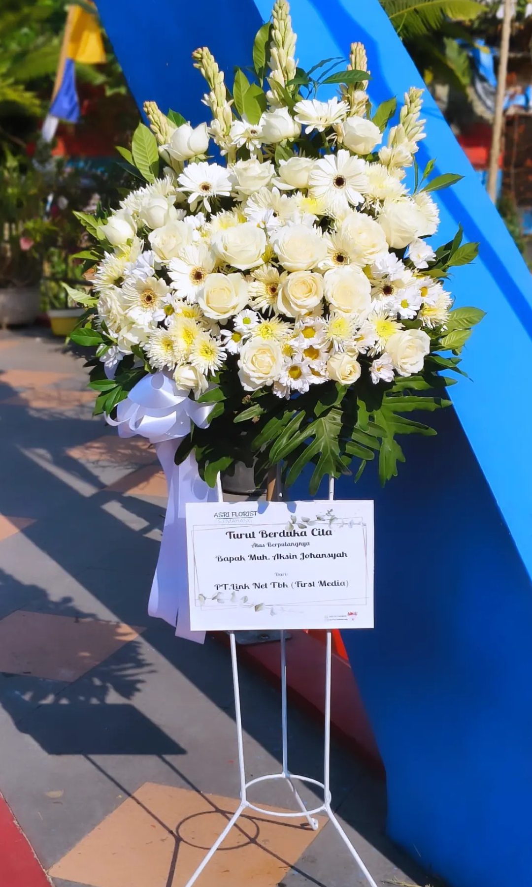 Standing Flowers, Karangan bunga Semarang by Sultan Florist