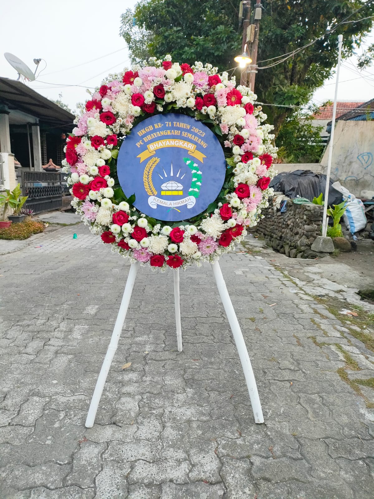 Standing Flowers, Karangan bunga Semarang by Sultan Florist