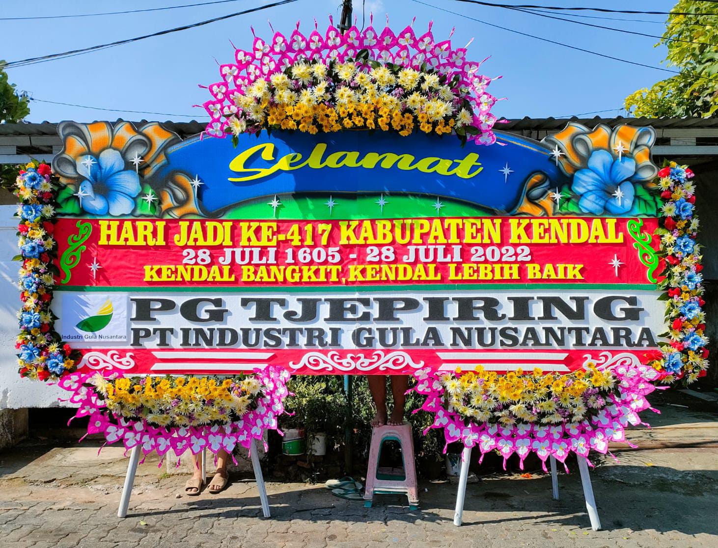 Jual Karangan Bunga Selamat dan Sukses di Semarang, Desain Mewah Harga Murah